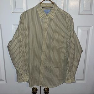 Croft & barrow Men’s large dress shirt. Excellent condition.